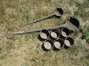 lot 255 image: Cast Iron Pots & Ladles