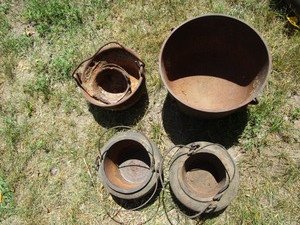 lot 258 image: Cast Iron Pots