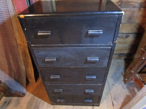 lot 140 image: Dresser