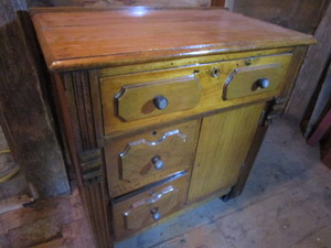 lot 142 image: Antique Commode