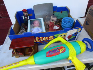 lot 150 image: Water Gun, Dolls, Cabin