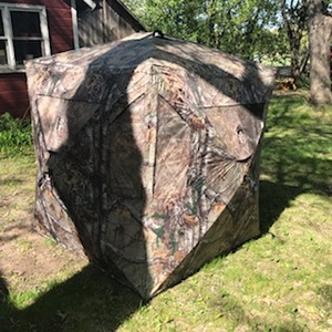 lot 110 image: Hub Hunting Blind