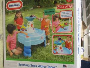 lot 9 image: Little Tikes spinning seas water ta...