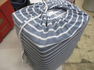 lot 19 image: full sized blue striped sheet set...