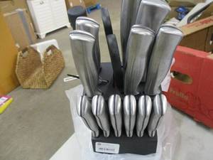 lot 26 image: Faberware 15 piece knife set...