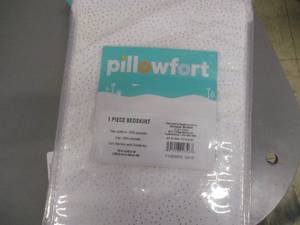 lot 35 image: Pillowfort 1 piece bed skirt - twin...