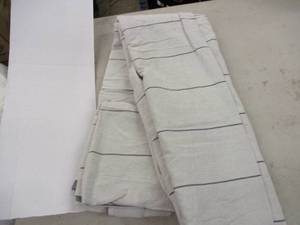 lot 38 image: king sized duvet and 2 shams Magnol...