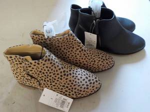lot 241 image: Cat and Jack shoes size W-5...