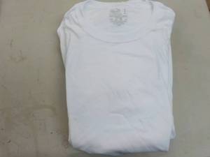 lot 53 image: 6 Fruit of the Loom size S white T-...