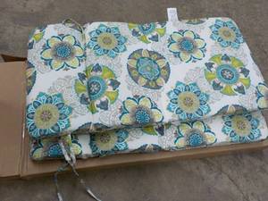 lot 60 image: set of 2 Pillow Perfect patio cushi...