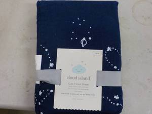 lot 62 image: Cloud Island crib sheet...