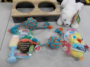 lot 75 image: pet supplies...
