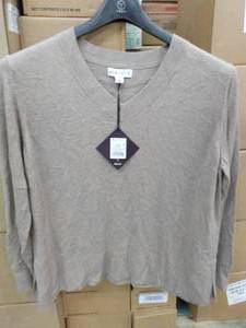 lot 87 image: Ava VIV IX sweater top and 46DDD br...