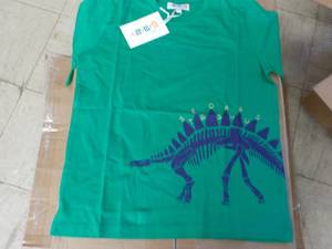 lot 142 image: Coyote and Co. green 7 size 7 t-shi...