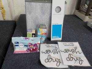 lot 219 image: Room Essentials storage bin, Yankee...