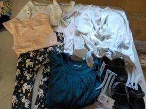 lot 224 image: baby and 3T clothing...