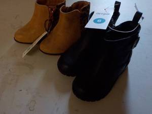 lot 229 image: Cat and Jack size 6 shoes...