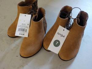 lot 232 image: Cat and Jack size 7 shoes...