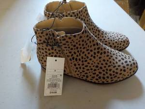 lot 240 image: Cat and Jack shoes size W-4...