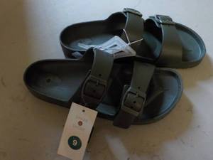 lot 242 image: Shade and Shore size 9 sandals...