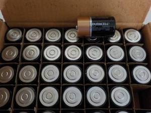 lot 278 image: 28 Duracell Copper top D batteries...