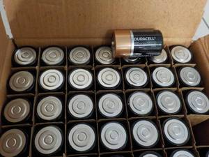 lot 280 image: 28 Duracell Copper top D batteries...