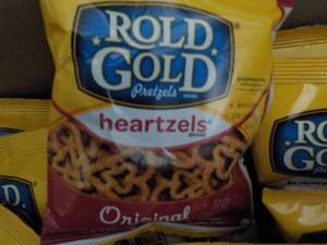 lot 321 image: 3 cases 40 bags each Heartzels - pa...
