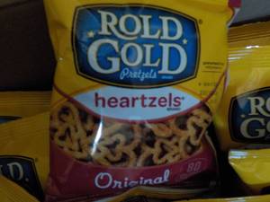 lot 322 image: 3 cases 40 bags each Heartzels - pa...