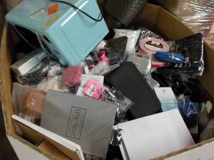 lot 361 image: pallet lot of overstock and returns...