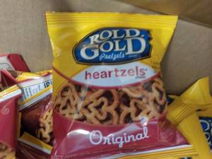 lot 371 image: case of 104 bag Heartzles - best da...