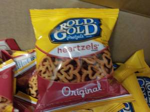 lot 372 image: case of 104 bag Heartzles - best da...