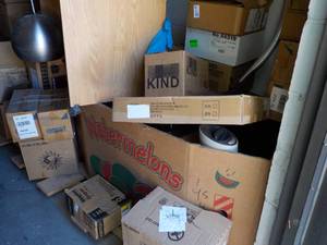 lot 453 image: corner lot of unclaimed items...
