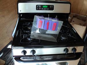 GE Gas oven on good condition. Remodel replacement. As shown.