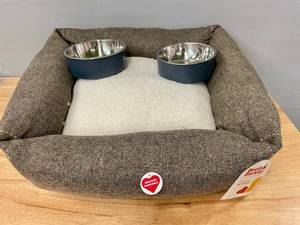 Boots &amp Barkley Small Brown Dog Bed w 2 Bowls