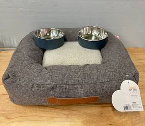 Boots &amp Barkley Small Gray Dog Bed w 2 Bowls