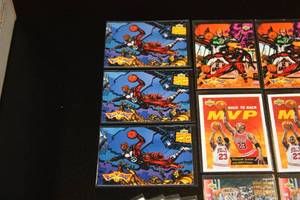 lot 29 image: 1992-93 Upper Deck Michael Jordan Basketball Card Lot  30 Cards