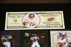 lot 31 image: Randy Moss Football Card Lot  20 Different Cards