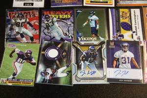 lot 79 image: Minnesota Vikings Rookie Relic Auto Star Lot  78 Cards