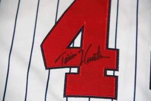 lot 85 image: Minnesota Twins Torii Hunter Authentic Jersey Autograph