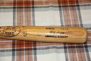 lot 92 image: Minnesota Twins Kirby Puckett Autographed Model Bat  Beckett COA