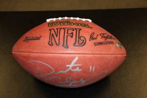 lot 112 image: Minnesota Vikings Daunte Culpepper Full Size Football