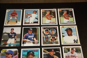 lot 132 image: Baseball Rookie Card Lot  14 Cards