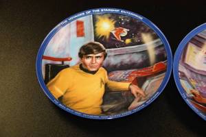 lot 151 image: Star Trek Chekov & Lt. Uhura Commemorative Plate Lot  2 Plates