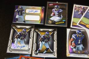 lot 152 image: Minnesota Vikings Jarius Wright Anthony Barr Lot w others