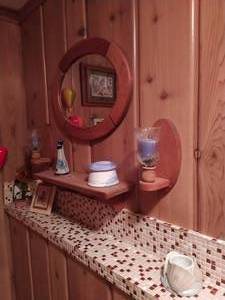 Collection of bathroom dcor