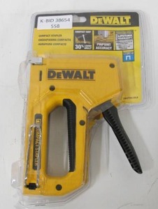 lot 555 image: DeWalt DWHTTR130LH Heavy-Duty Compact Stapler