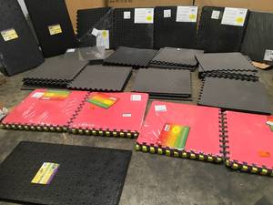 lot 25 image: Lot of assorted Anti-Fatigue Interlocking Floor Mat