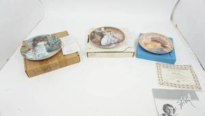 lot 22 image: Three Collectors Plates