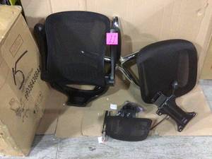 27.5 in. Width Big and Tall Black Mesh Ergonomic Chair with Adjustable Height Customer Returns See Pictures