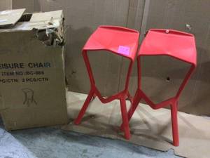 Aspect 32 in. Red Modern Plastic Bar Stool (Set of 2) Customer Returns See Pictures